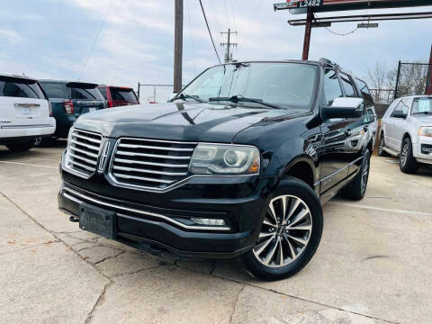 2016 Lincoln Navigator Select RWD photo