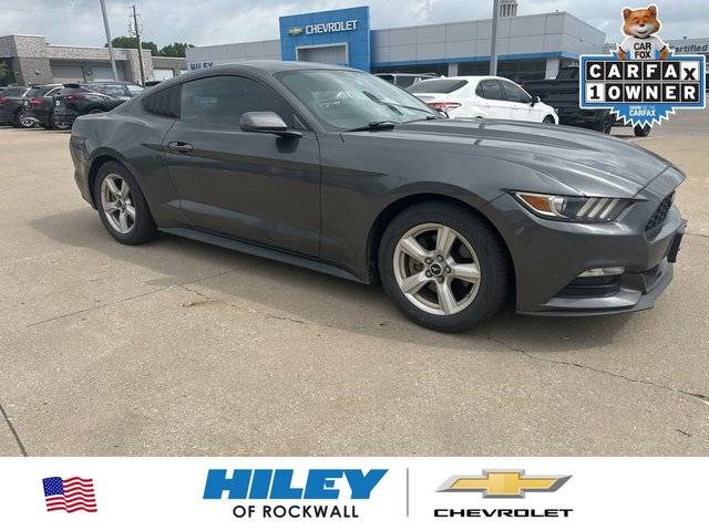 2017 Ford Mustang V6 RWD photo