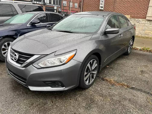 2017 Nissan Altima 2.5 SR FWD photo