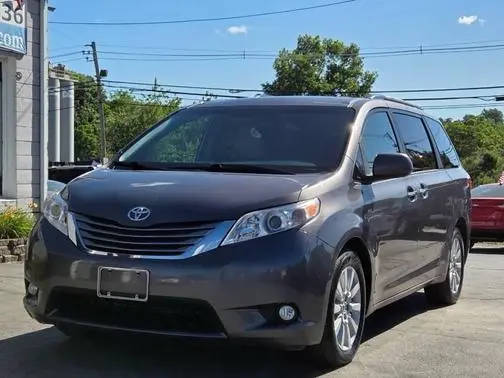 2017 Toyota Sienna XLE AWD photo