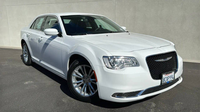 2018 Chrysler 300 Touring L RWD photo
