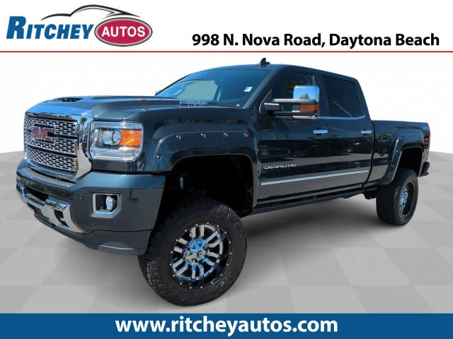 2018 GMC Sierra 2500HD Denali 4WD photo