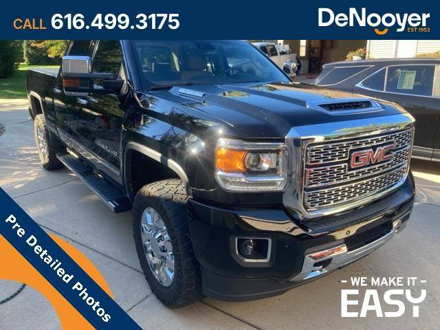 2018 GMC Sierra 2500HD Denali 4WD photo