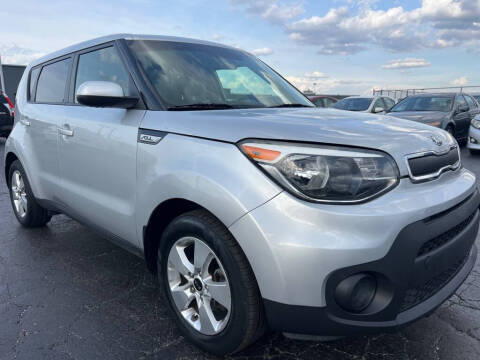 2017 Kia Soul Base FWD photo