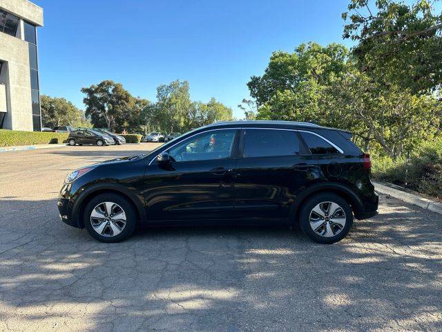 2017 Kia Niro LX FWD photo