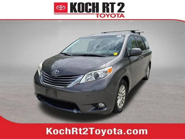 2017 Toyota Sienna XLE FWD photo