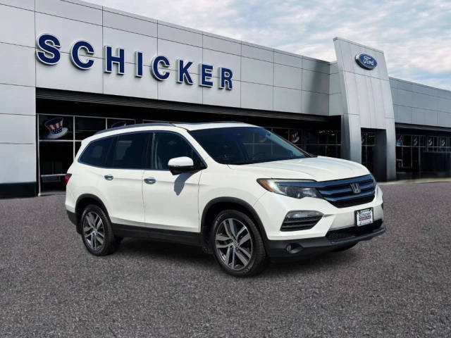 2017 Honda Pilot Touring AWD photo