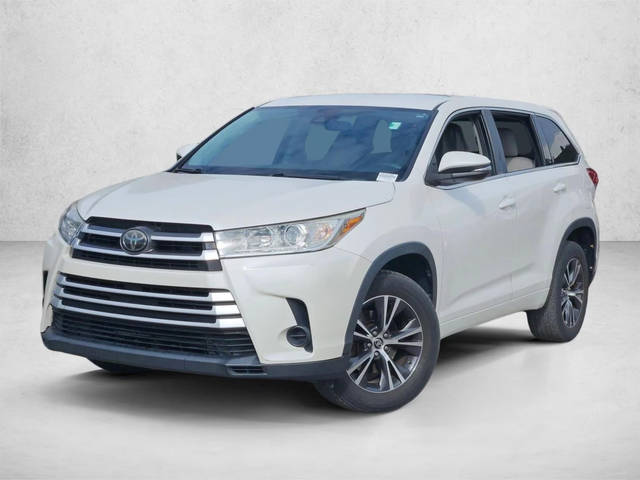 2017 Toyota Highlander LE FWD photo