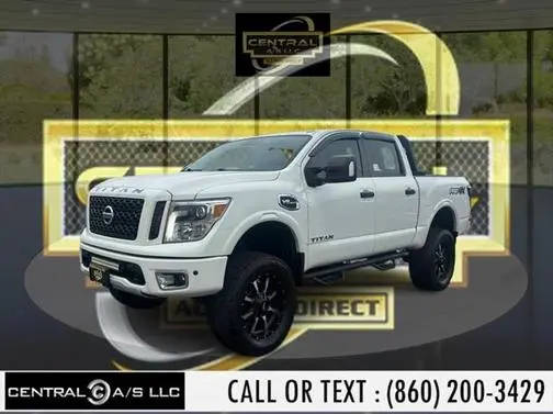 2017 Nissan Titan PRO-4X 4WD photo
