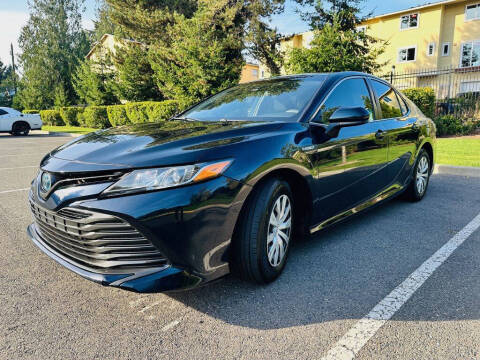 2018 Toyota Camry Hybrid LE FWD photo