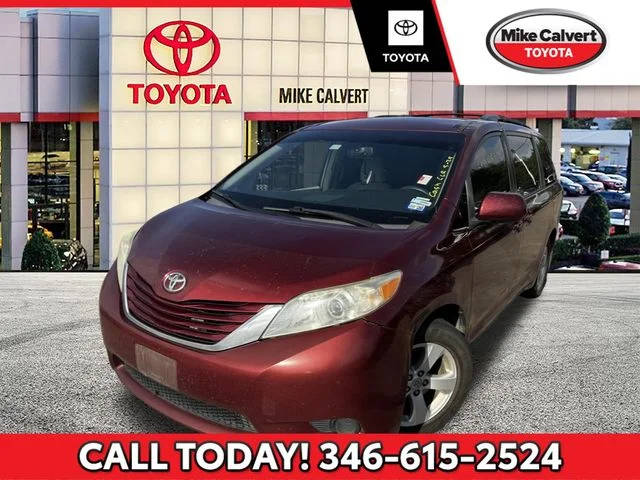 2017 Toyota Sienna LE FWD photo