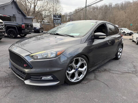 2017 Ford Focus ST FWD photo