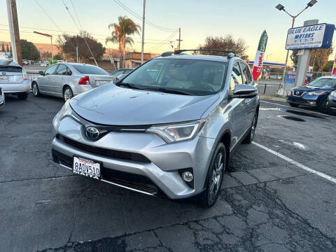 2017 Toyota RAV4 XLE FWD photo