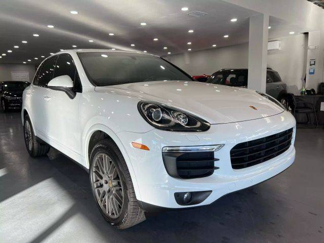 2018 Porsche Cayenne Platinum Edition AWD photo