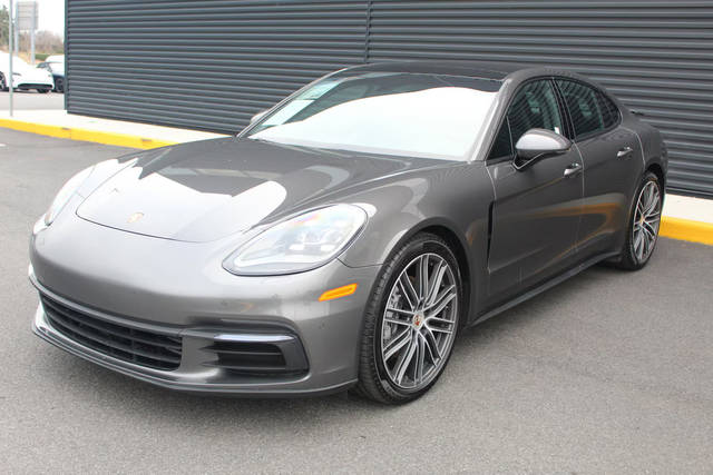 2018 Porsche Panamera 4 AWD photo