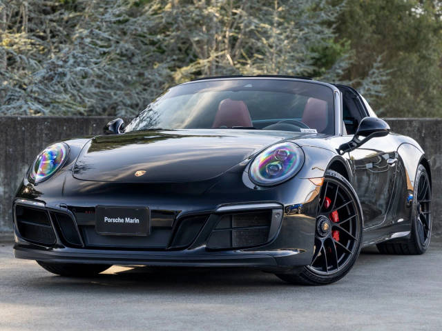 2018 Porsche 911 4 GTS AWD photo