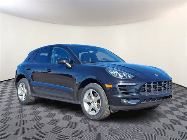 2018 Porsche Macan  AWD photo