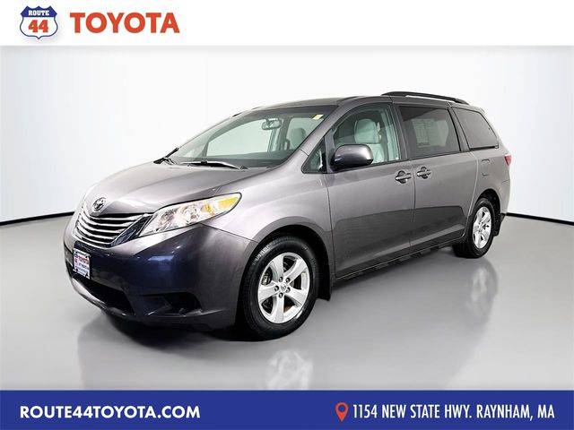 2017 Toyota Sienna LE FWD photo
