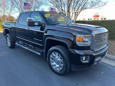 2018 GMC Sierra 2500HD Denali 4WD photo