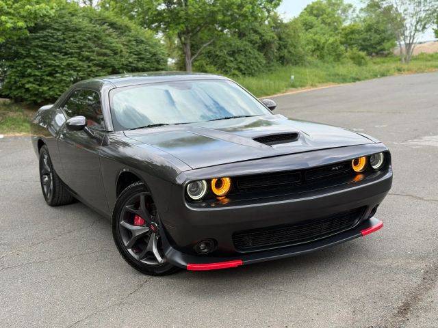 2018 Dodge Challenger SXT Plus RWD photo