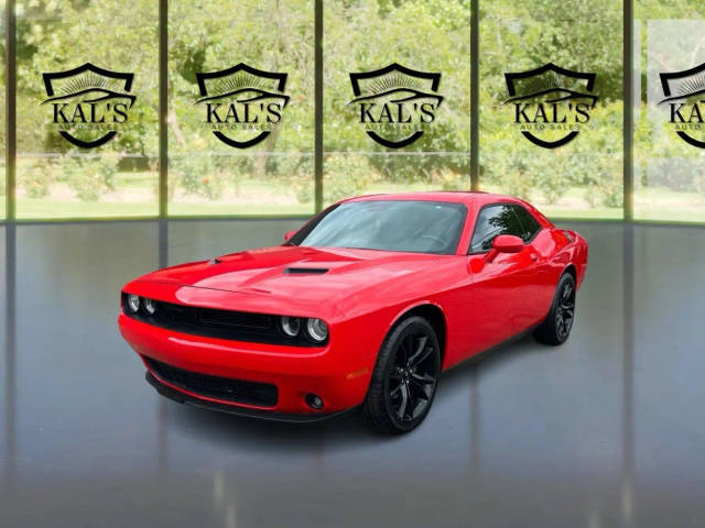 2018 Dodge Challenger SXT RWD photo