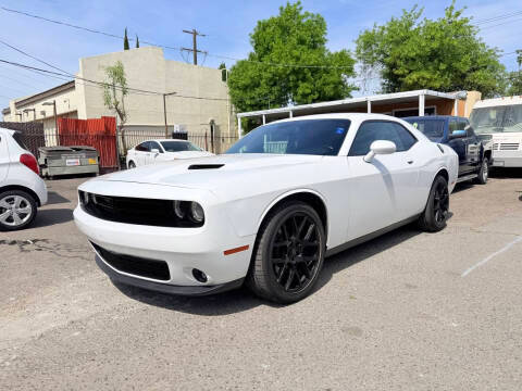 2018 Dodge Challenger SXT Plus RWD photo