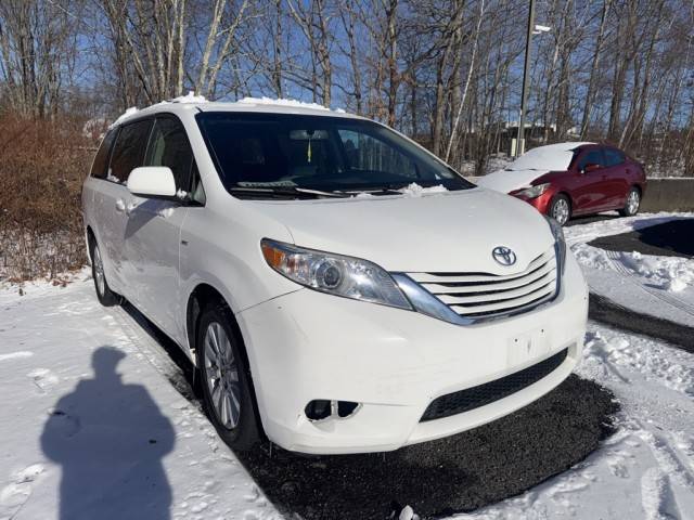 2017 Toyota Sienna LE AWD photo