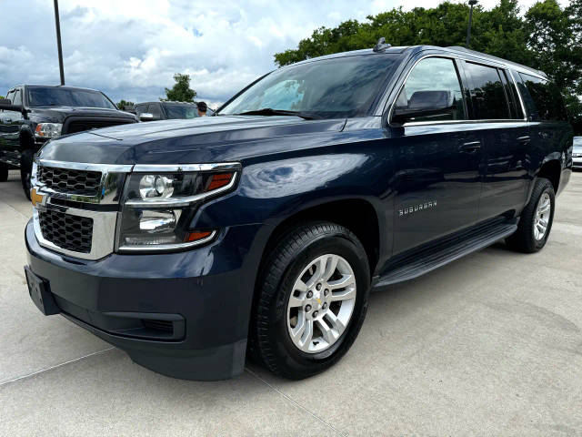 2017 Chevrolet Suburban LT 4WD photo