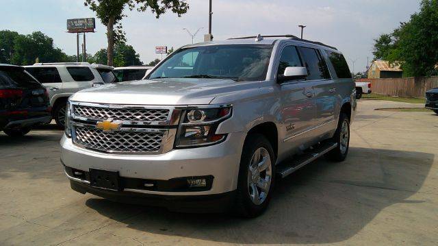 2018 Chevrolet Suburban LT RWD photo