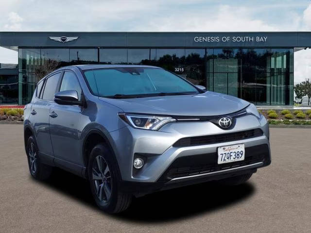 2017 Toyota RAV4 XLE FWD photo