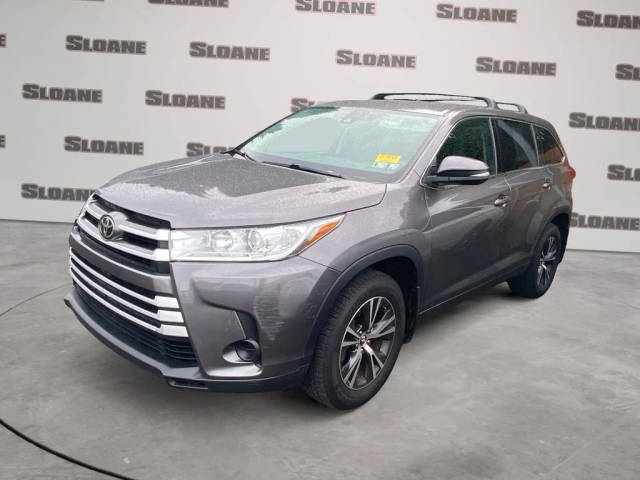 2017 Toyota Highlander LE AWD photo