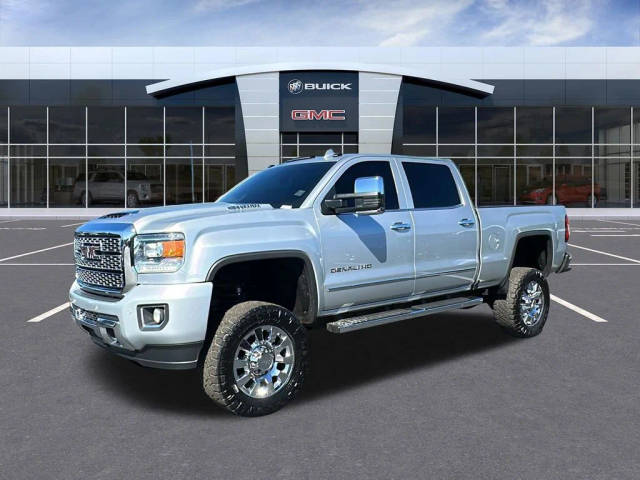 2018 GMC Sierra 2500HD Denali 4WD photo