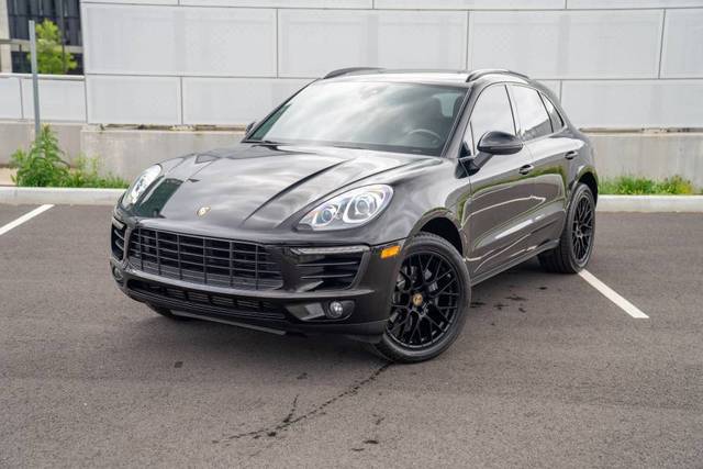 2018 Porsche Macan  AWD photo