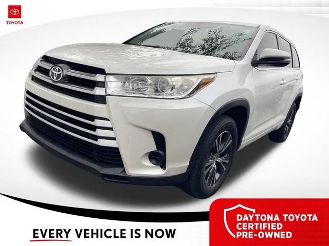 2017 Toyota Highlander LE FWD photo