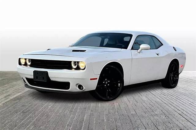 2018 Dodge Challenger SXT Plus RWD photo