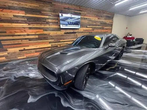 2015 Dodge Challenger SXT RWD photo