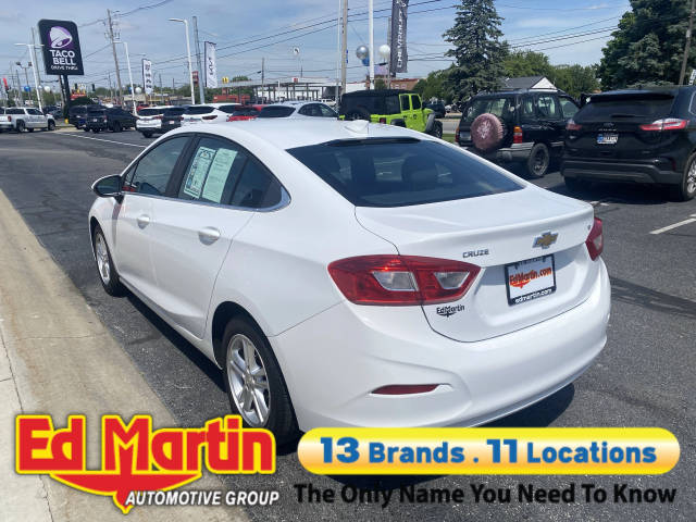 2017 Chevrolet Cruze LT FWD photo