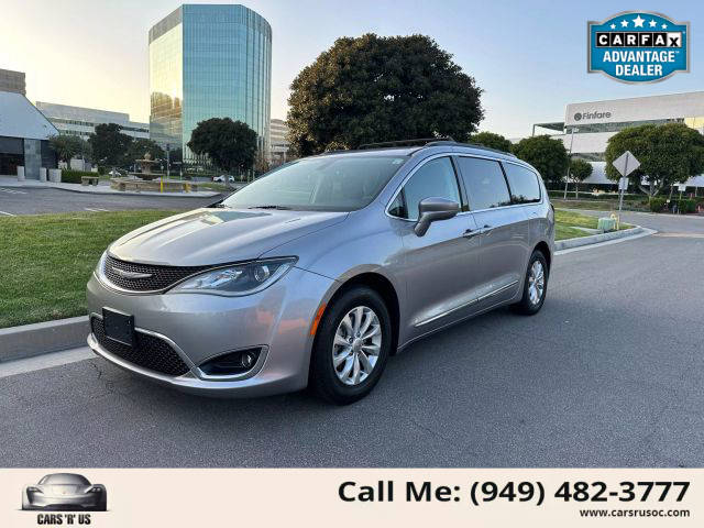 2017 Chrysler Pacifica Minivan Touring-L FWD photo