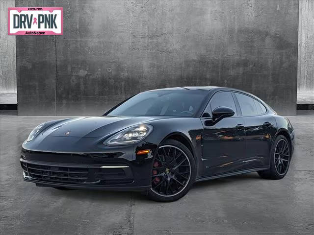 2018 Porsche Panamera  RWD photo