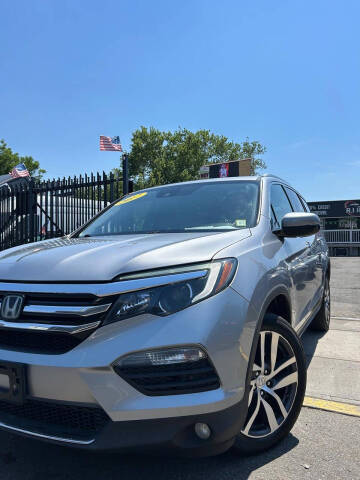 2017 Honda Pilot Touring AWD photo