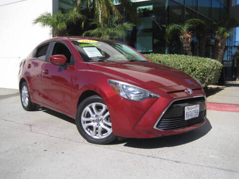 2017 Toyota Yaris FWD photo