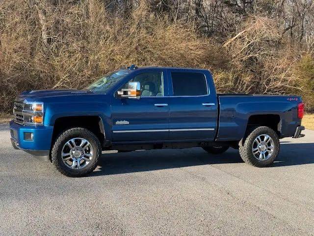 2018 Chevrolet Silverado 2500HD High Country 4WD photo