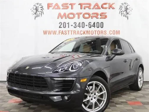 2018 Porsche Macan  AWD photo