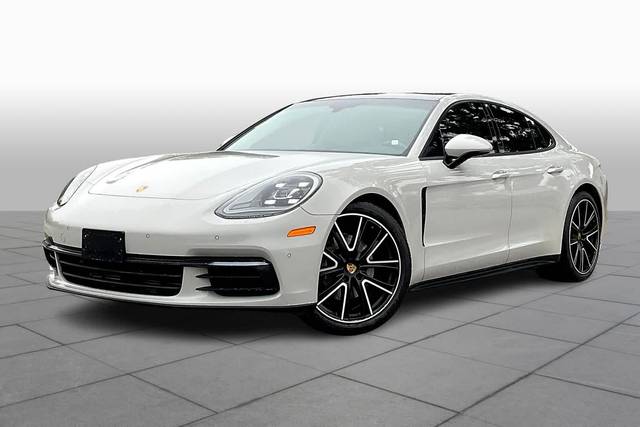 2018 Porsche Panamera  RWD photo