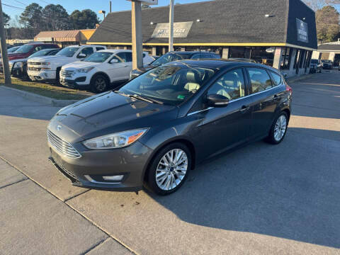 2017 Ford Focus Titanium FWD photo