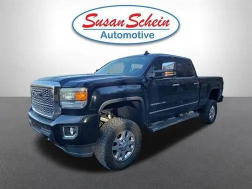 2018 GMC Sierra 2500HD Denali 4WD photo
