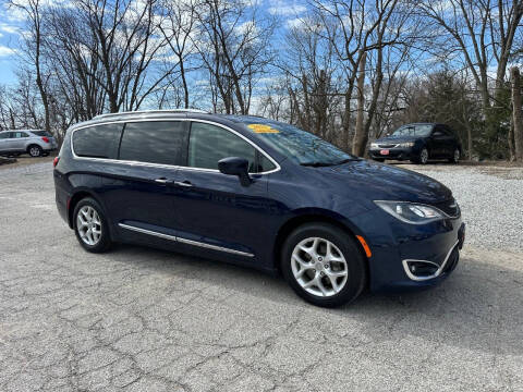 2018 Chrysler Pacifica Minivan Touring L FWD photo