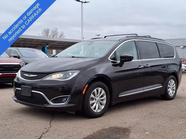 2017 Chrysler Pacifica Minivan Touring-L FWD photo