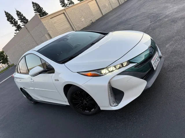 2017 Toyota Prius Prime Premium FWD photo