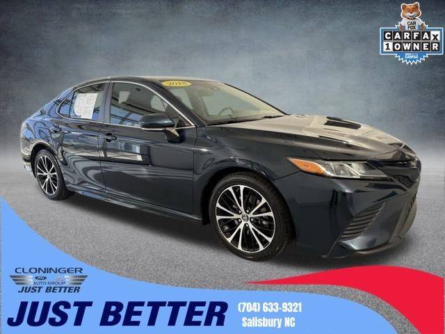 2018 Toyota Camry SE FWD photo